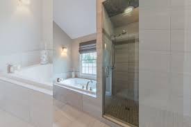 How to choose the right shower base in the next house remodeling?